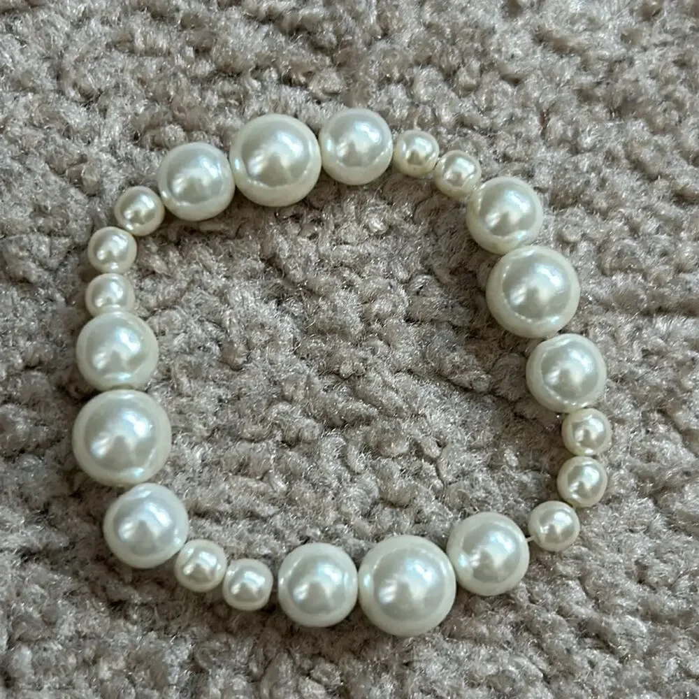 Women’s vintage dainty white beaded faux pearl bracelet one size‎ stretches